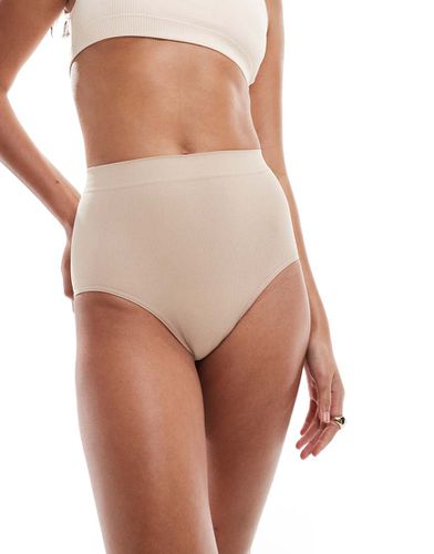 Slip basic beige modellanti senza cuciture - ASOS DESIGN - Modalova