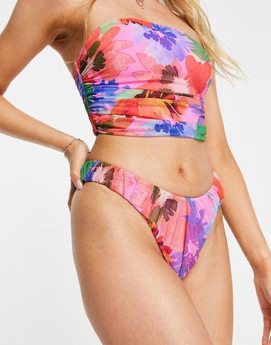 Slip bikini sgambato in rete arricciata con stampa floreale astratta - ASOS DESIGN - Modalova
