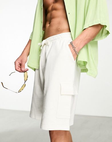 Pantaloncini oversize in jersey con tasca cargo delicato - ASOS DESIGN - Modalova
