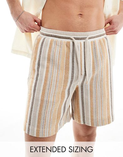 Pantaloncini ampi pesanti marroni a righe testurizzate con vita elasticizzata - ASOS DESIGN - Modalova