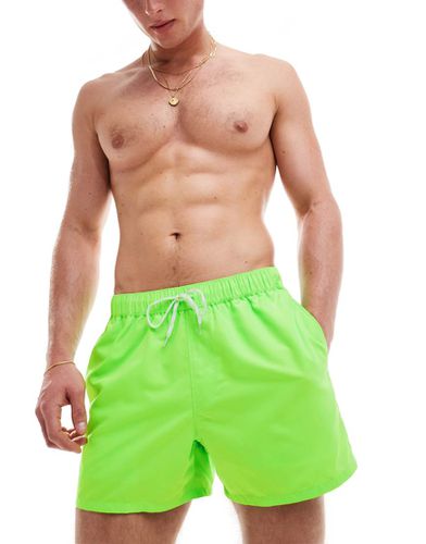 Pantaloncini da bagno corti fluo - ASOS DESIGN - Modalova