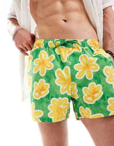Pantaloncini da bagno corti verdi con stampa a fiori - ASOS DESIGN - Modalova