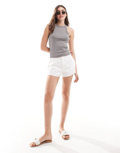 Pantaloncini di jeans svasati bianchi - ASOS DESIGN - Modalova