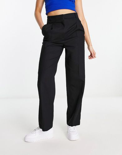 Pantaloni mom fit affusolati neri in misto lino - ASOS DESIGN - Modalova