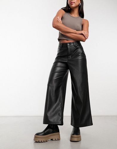 Pantaloni a fondo ampio in pelle sintetica neri - ASOS DESIGN - Modalova