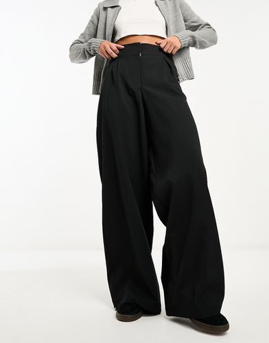Pantaloni a fondo ampio neri a righe con cuciture in vita - ASOS DESIGN - Modalova