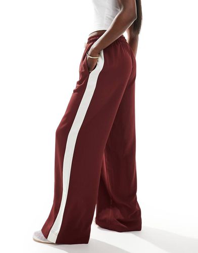 Pantaloni color bordeaux con pannello a contrasto - ASOS DESIGN - Modalova