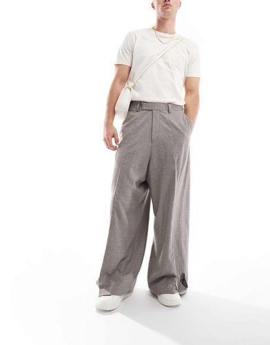 Pantaloni eleganti a fondo extra ampio marroni testurizzati con fascette sul fondo - ASOS DESIGN - Modalova