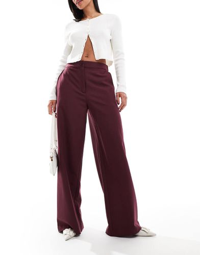 Pantaloni sartoriali comodi a fondo ampio bordeaux - ASOS DESIGN - Modalova