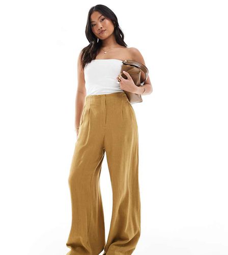 ASOS DESIGN - Pantaloni sartoriali a fondo ampio color crema testurizzati con laccetti e perline in coordinato - ASOS Petite - Modalova