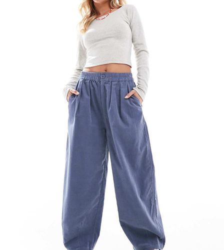 ASOS DESIGN Petite - Pantaloni corti a palloncino a coste - ASOS Petite - Modalova