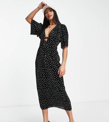 ASOS DESIGN Petite - Vestito midi a maniche corte con coulisse in vita nero con pois bianchi - ASOS Petite - Modalova