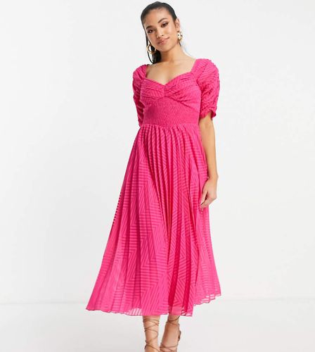 ASOS DESIGN Petite - Vestito midi a pieghe arricciato sul davanti e in vita in tessuto plumetis con motivo a spina di pesce vivo - ASOS Petite - Modalova