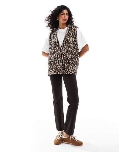 T-shirt 2 in 1 leopardata con gilet - ASOS DESIGN - Modalova