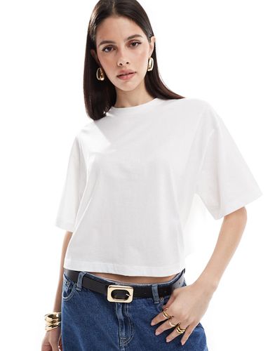 T-shirt taglio corto bianca squadrata - ASOS DESIGN - Modalova