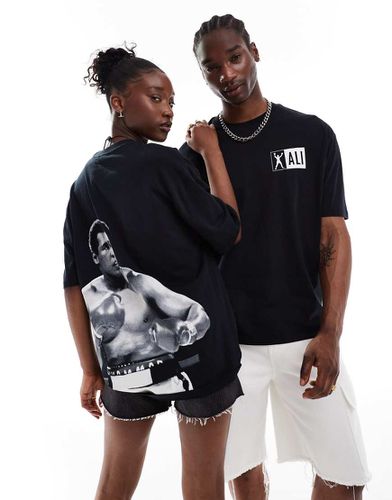 T-shirt unisex oversize nera con grandi stampe grafiche di Muhammad Ali su licenza - ASOS DESIGN - Modalova