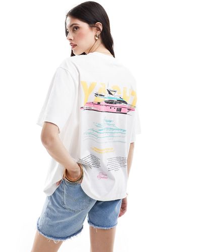 T-shirt vestibilità boyfriend bianca con stampa "Yacht" sulla schiena - ASOS DESIGN - Modalova