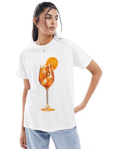 T-shirt vestibilità classica bianca con grafica "Orange Spritz Drink" - ASOS DESIGN - Modalova