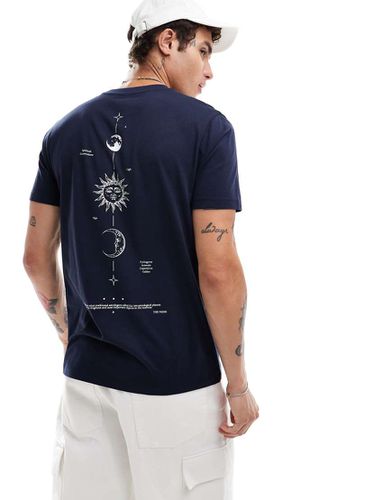 T-shirt con stampa celestiale sulla schiena - ASOS DESIGN - Modalova