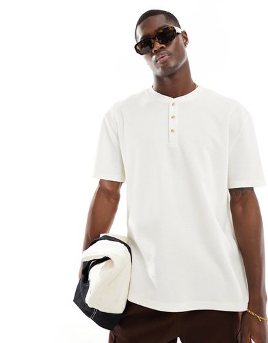 T-shirt comoda color crema con colletto con bottoni - ASOS DESIGN - Modalova