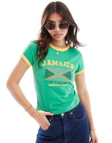 T-shirt corta e aderente con profili a contrasto, bandiera fissata a caldo e grafica Jamaica - ASOS DESIGN - Modalova