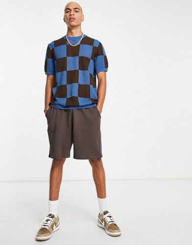 T-shirt in maglia a rete a scacchi marroni e blu - ASOS DESIGN - Modalova