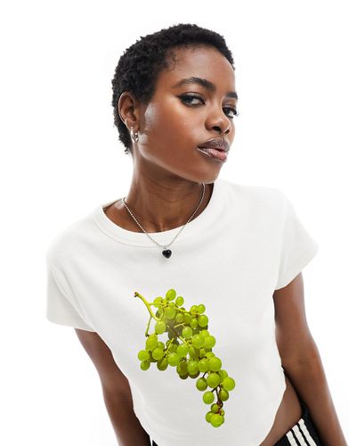 T-shirt mini bianca a coste con grafica con uva - ASOS DESIGN - Modalova