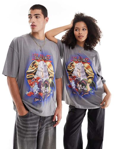 T-shirt oversize unisex grigio slavato con stampe su licenza di Yu-Gi-Oh - ASOS DESIGN - Modalova