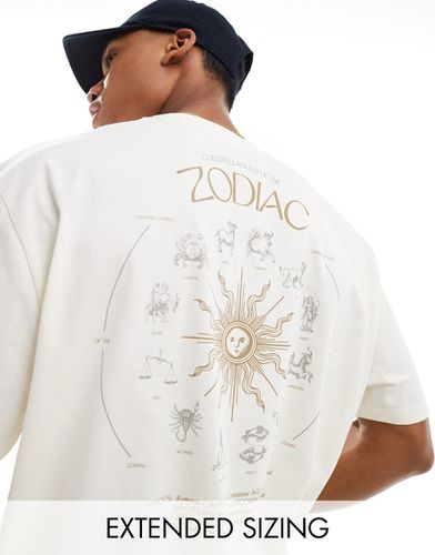 T-shirt oversize beige con stampa dello zodiaco sul retro - ASOS DESIGN - Modalova