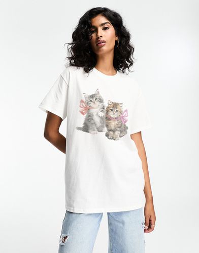 T-shirt oversize bianca con grafica con gatti con fiocchi - ASOS DESIGN - Modalova