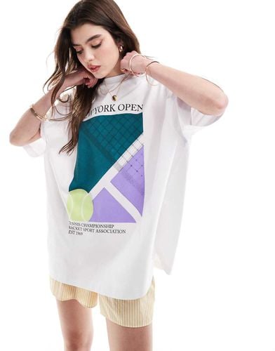 T-shirt oversize bianca con grafica "New York Open" a tema tennis - ASOS DESIGN - Modalova