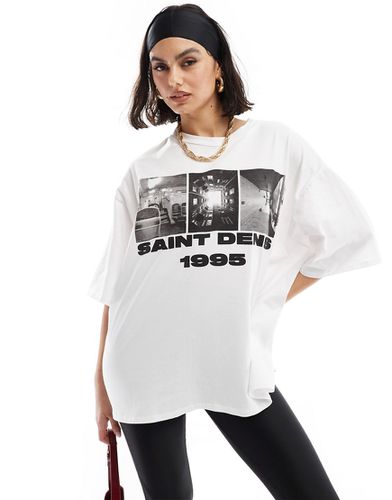 T-shirt oversize bianca con grafica "Saint Denis 1995" - ASOS DESIGN - Modalova