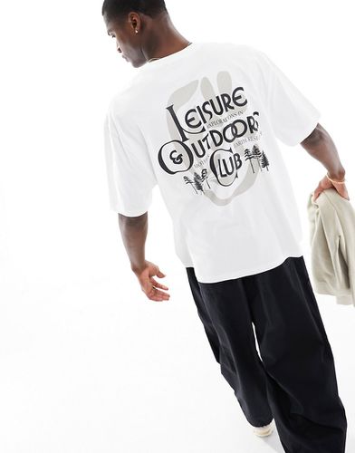 T-shirt oversize bianca con stampa "Leisure Club" sul retro - ASOS DESIGN - Modalova