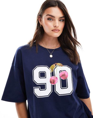 T-shirt oversize con grafica di numeri e ciliegie - ASOS DESIGN - Modalova