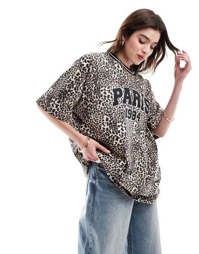 T-shirt oversize con stampa leopardata, grafica Parigi e profili a contrasto - ASOS DESIGN - Modalova