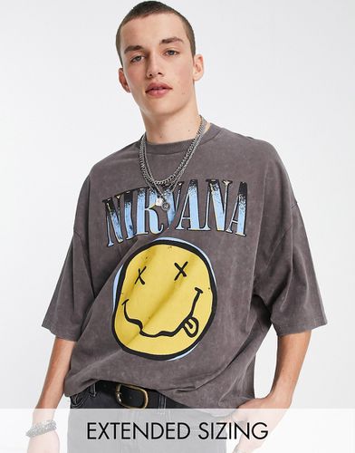 T-shirt oversize slavato con stampa dei Nirvana e sorriso - ASOS DESIGN - Modalova