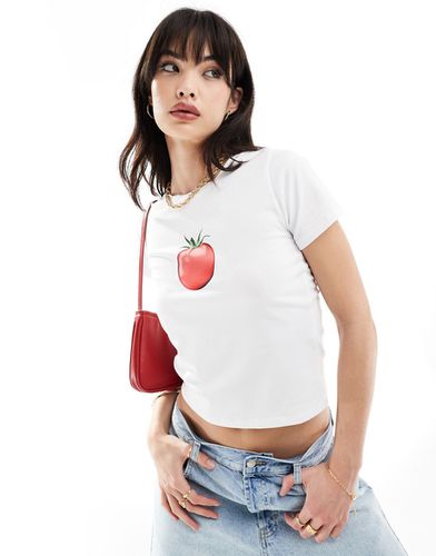T-shirt ristretta bianca con stampa di pomodoro - ASOS DESIGN - Modalova