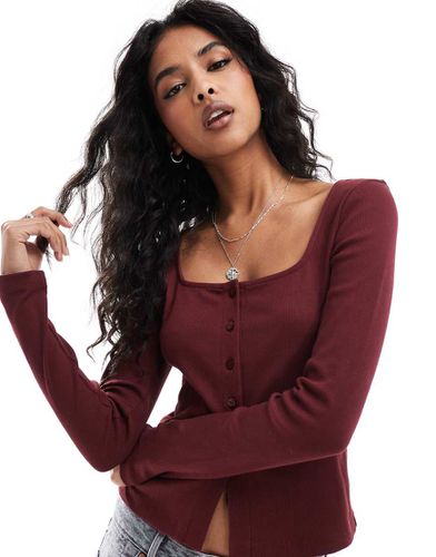 Top a maniche lunghe bordeaux con spacco sul fondo e bottoni - ASOS DESIGN - Modalova