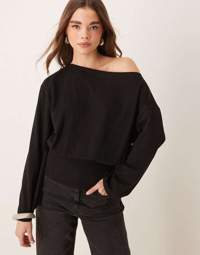 Top a maniche lunghe extra largo con spalla scoperta - ASOS DESIGN - Modalova