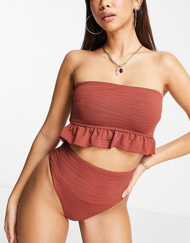 Top bikini a fascia con fondo peplo testurizzato color cioccolato - ASOS DESIGN - Modalova