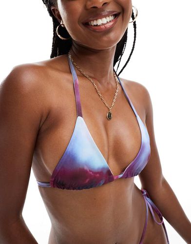 Top bikini a triangolo tie-dye allacciato sul retro - ASOS DESIGN - Modalova