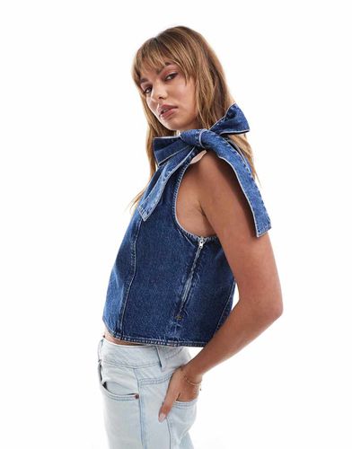 Top in denim indaco con fiocco sulla spalla - ASOS DESIGN - Modalova