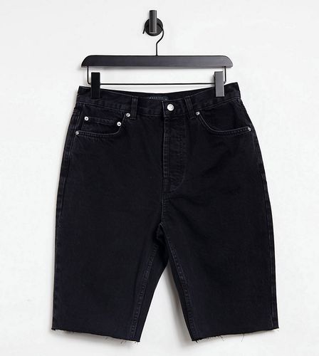 ASOS DESIGN Tall - Pantaloncini di jeans taglio lungo in misto cotone in stile anni '90 slavato - BLACK - ASOS Tall - Modalova