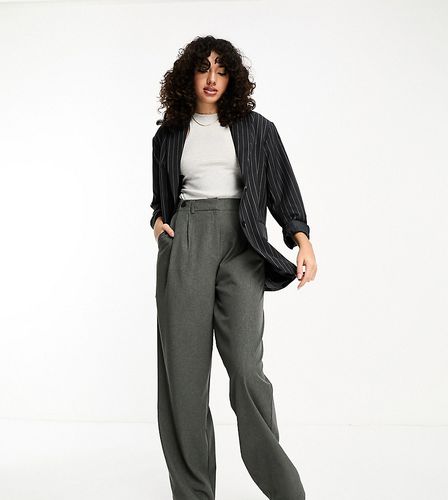 Tall - Pantaloni con doppio bottone grigi con riga - ASOS DESIGN - Modalova