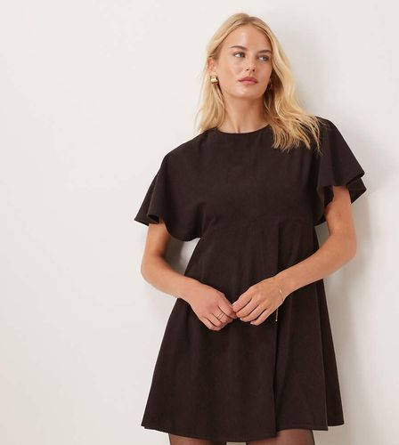 ASOS DESIGN Tall - Robe courte style t-shirt en velours côtelé avec coutures apparentes - Chocolat - Asos Tall - Modalova