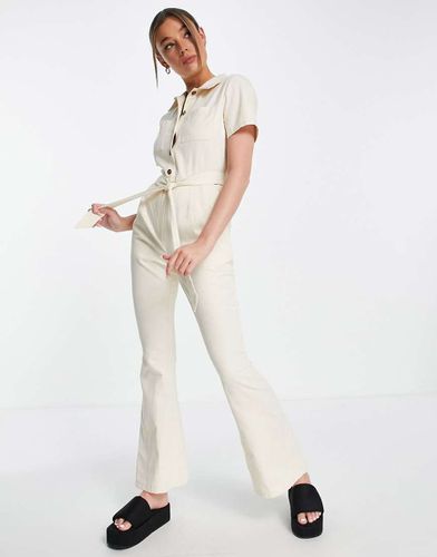 Tuta a zampa stile anni '70 in twill color crema - ASOS DESIGN - Modalova