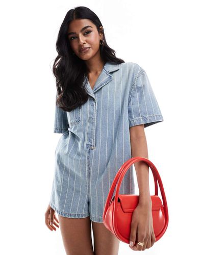 Tuta corta stile camicia squadrata in denim a righe - ASOS DESIGN - Modalova