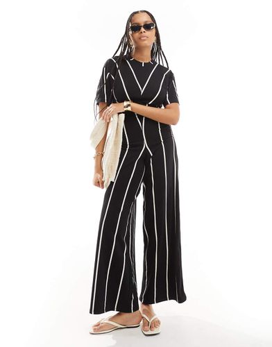 Tuta jumpsuit a righe a fondo ampio con arricciatura laterale - ASOS DESIGN - Modalova