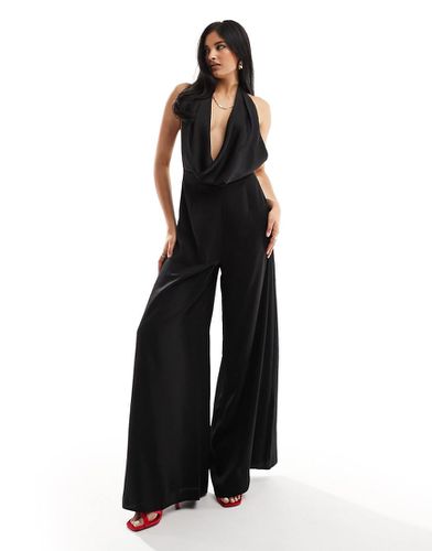 Tuta jumpsuit allacciata al collo nera in raso con scollo ad anello - ASOS DESIGN - Modalova