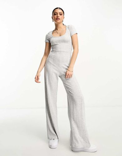 Tuta jumpsuit con scollo rotondo grigi a coste con cut-out - ASOS DESIGN - Modalova